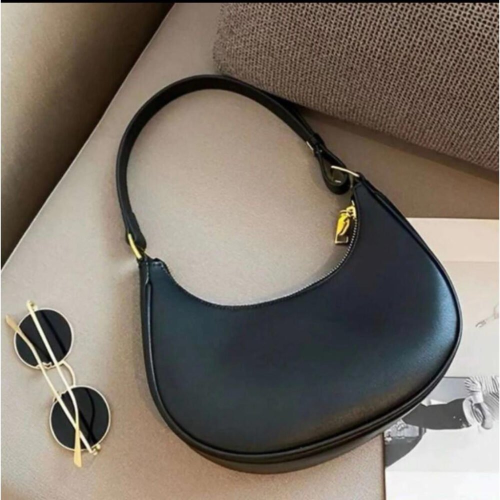 Bolsa Feminina Tote Meia Lua: Versátil e Moderna para o Verão